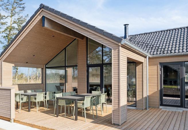 Luksushus nr. 648 har en dejlig terrasse med gode havemøbler til 14 personer.