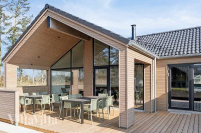 Luksushus nr. 648 har en dejlig terrasse med gode havemøbler til 14 personer.