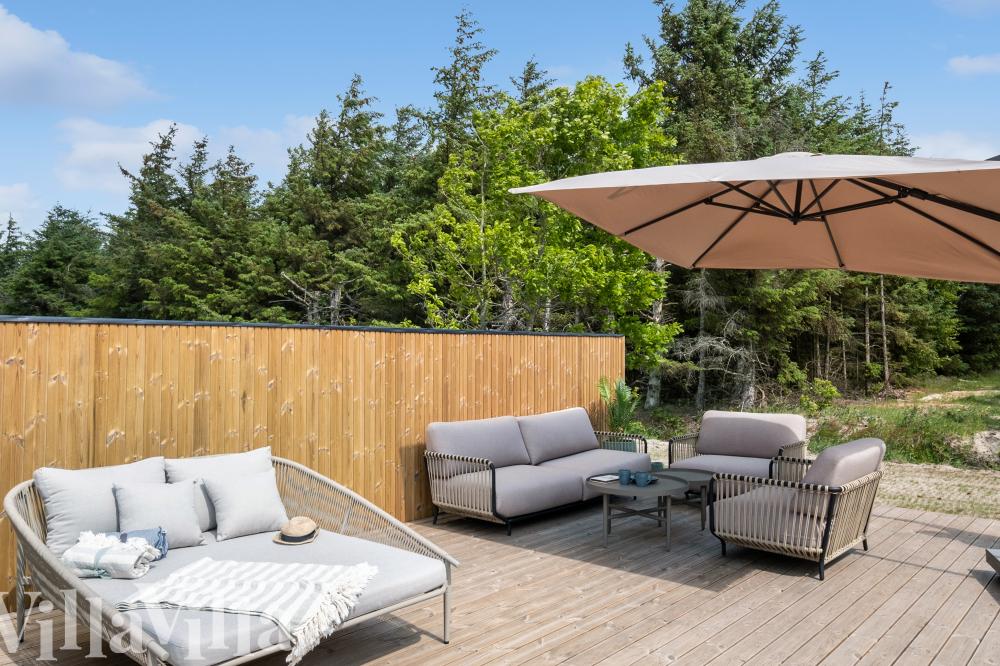 Luksushus nr. 683 har en dejlig terrasse med gode havemøbler til 10 personer.