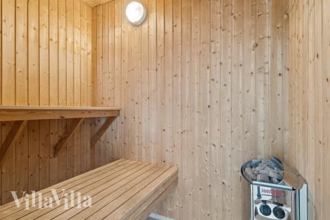 Nyd varmen i saunaen i luksushus nr. 320 til 18 personer