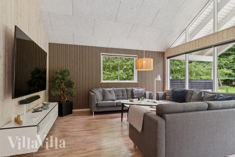 Sofaen i luksushus 320 i Østjylland indbyder til brætspil eller at se en film sammen.