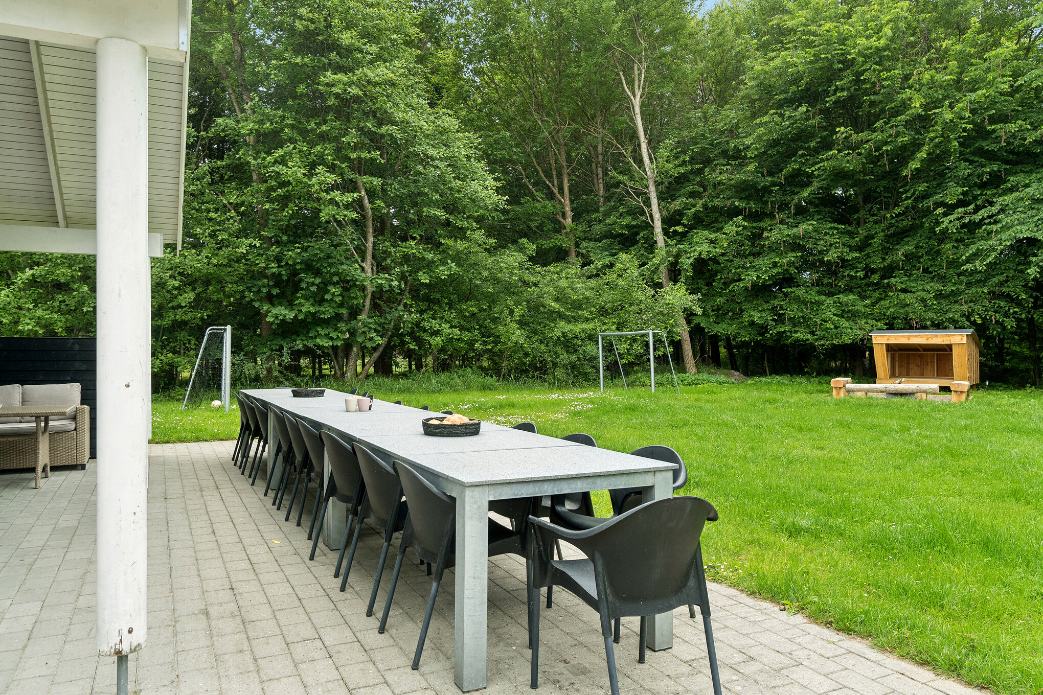 Nyd en grillaften på terrassen i luksushus nr. 320 i Østjylland
