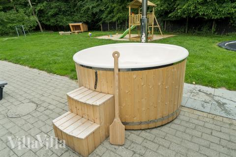 Ud over de mange timer, man kan bruge i husets pool-afdeling, så byder luksushus 320 også på mange udendørs aktiviteter