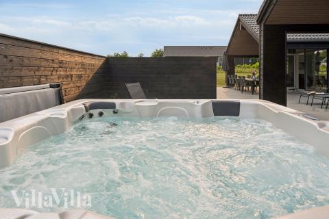 Nyd varmen i spaen i luksushus nr. 632 i Sydjylland