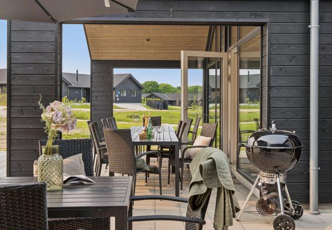 Luksushus nr. 662 har en dejlig terrasse med gode havemøbler til 18 personer.