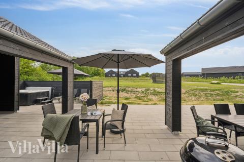 Stor terrasse ved luksushus nr. 662 i Sydjylland.