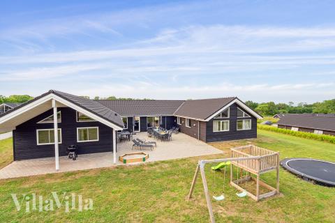 Luksushus nr. 508 har en dejlig terrasse med gode havemøbler til 20 personer.