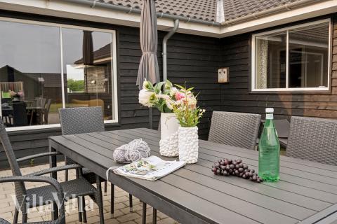 Nyd en grillaften på terrassen i luksushus nr. 508 i Sydjylland