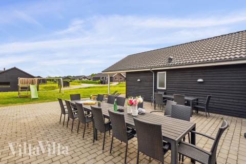På terrassen i sommerhus nr. 508 er der plads til 20 personer.