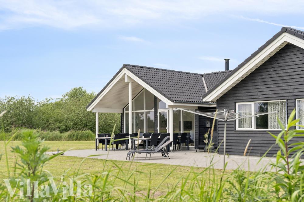 Dette skønne poolhus nr. 459 med plads til 16 personer ligger i Lolland/Falster/Møn