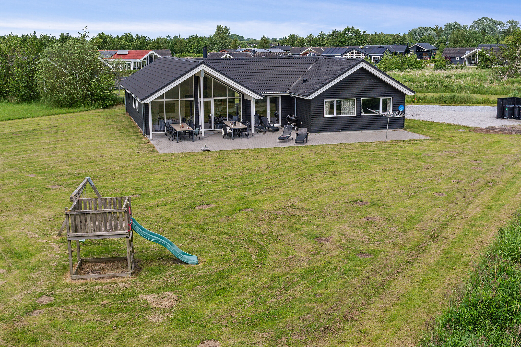 I Lolland/Falster/Møn ligger dette fine poolhus nr. 459 med plads til 16 personer.