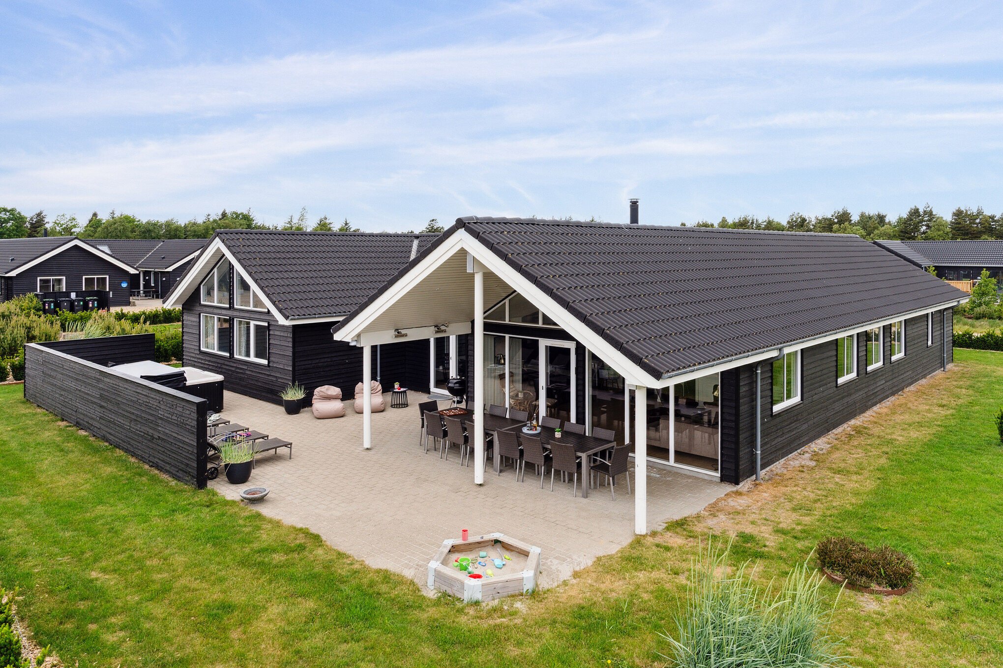 Dette skønne poolhus nr. 458 med plads til 18 personer ligger i Vestjylland