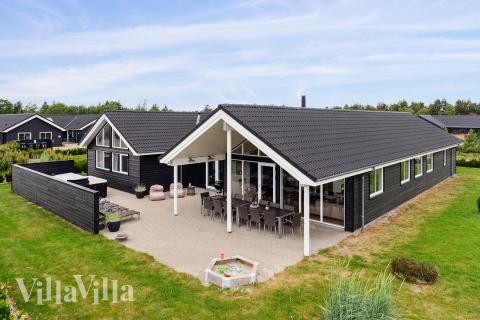 Dette skønne poolhus nr. 458 med plads til 18 personer ligger i Vestjylland