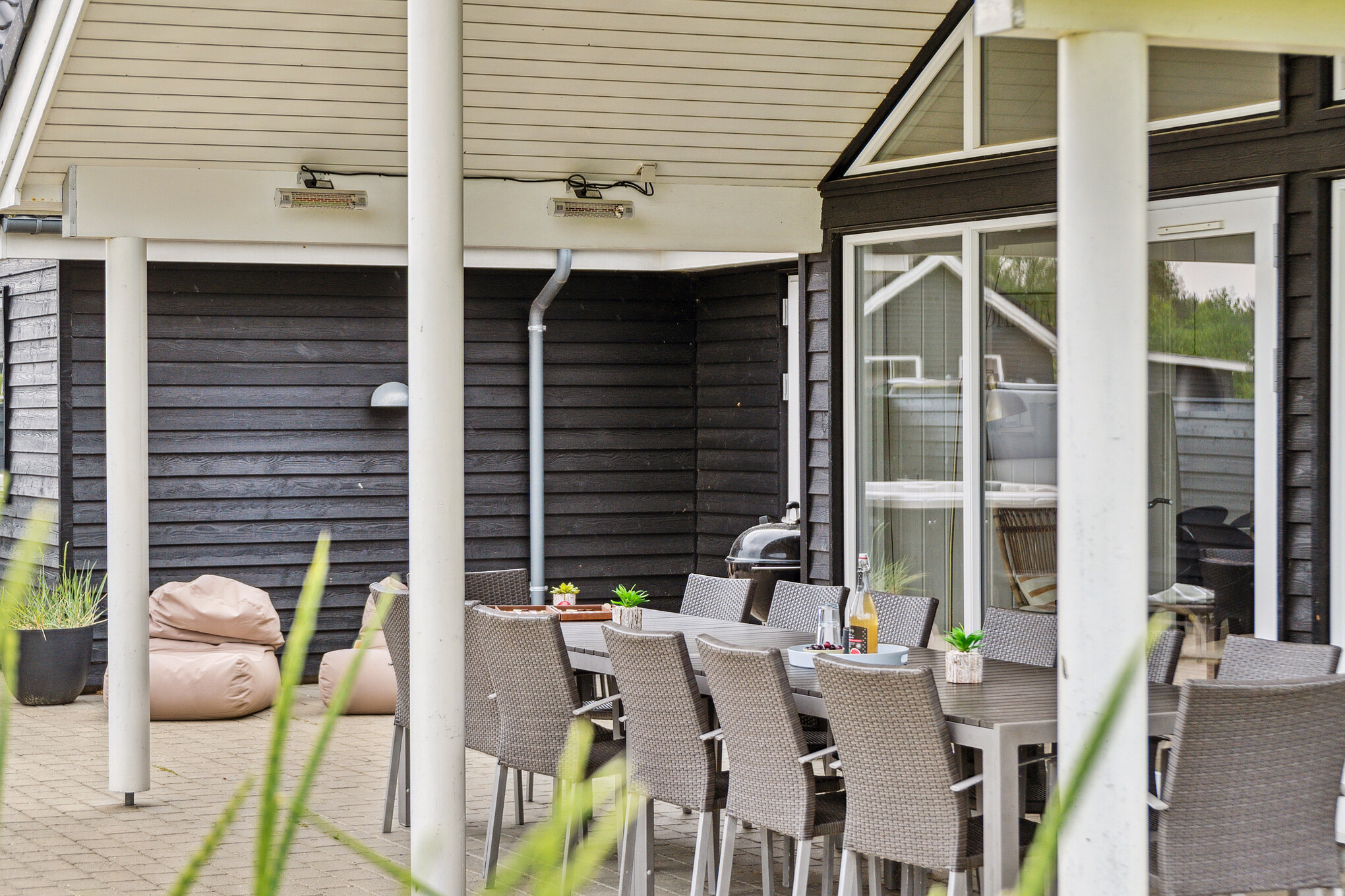 Nyd en grillaften på terrassen i luksushus nr. 458 i Vestjylland