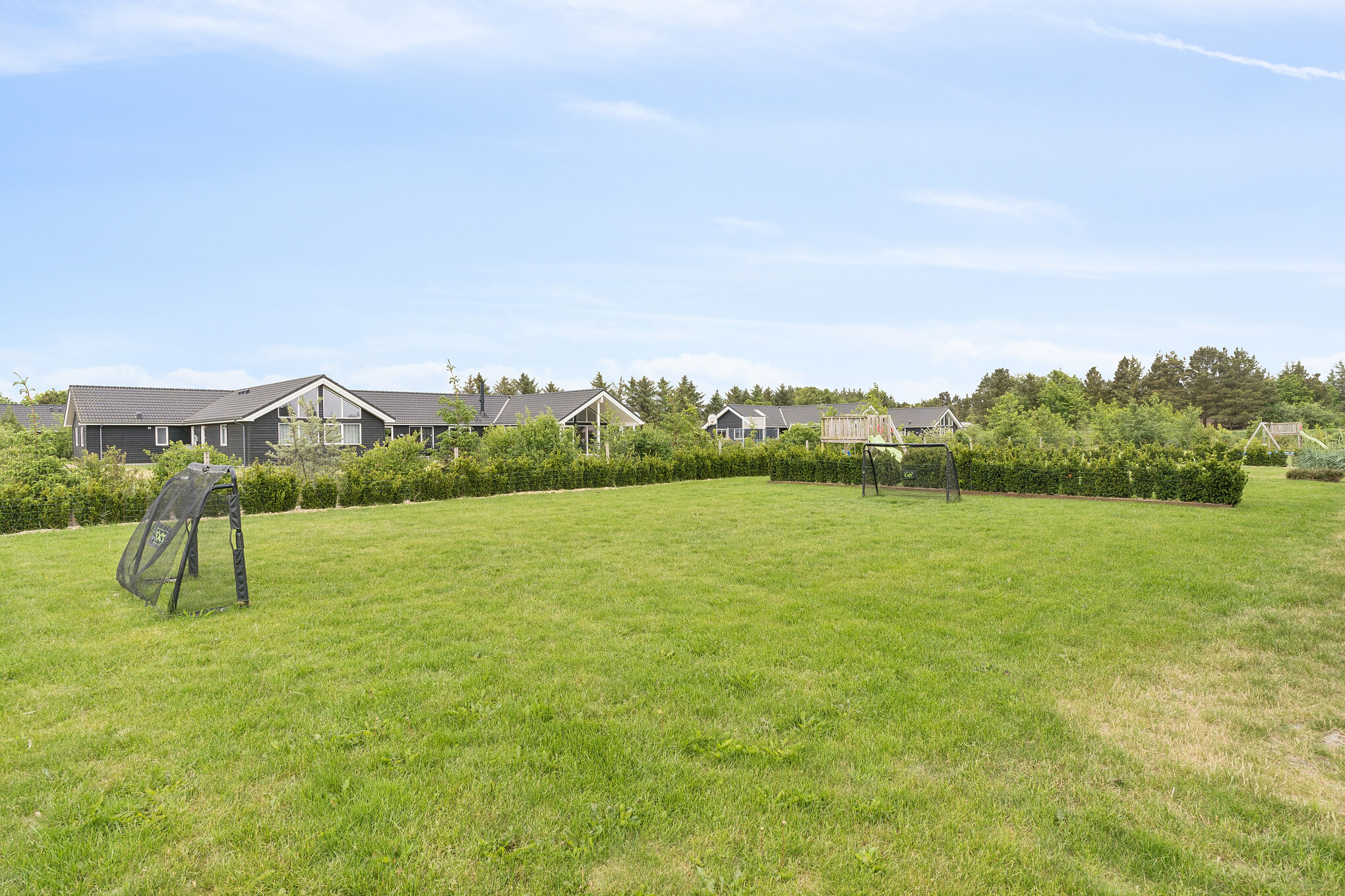 Ude-aktiviteter omkring sommerhus nr. 458.