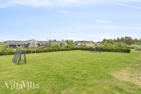 Ude-aktiviteter omkring sommerhus nr. 458.