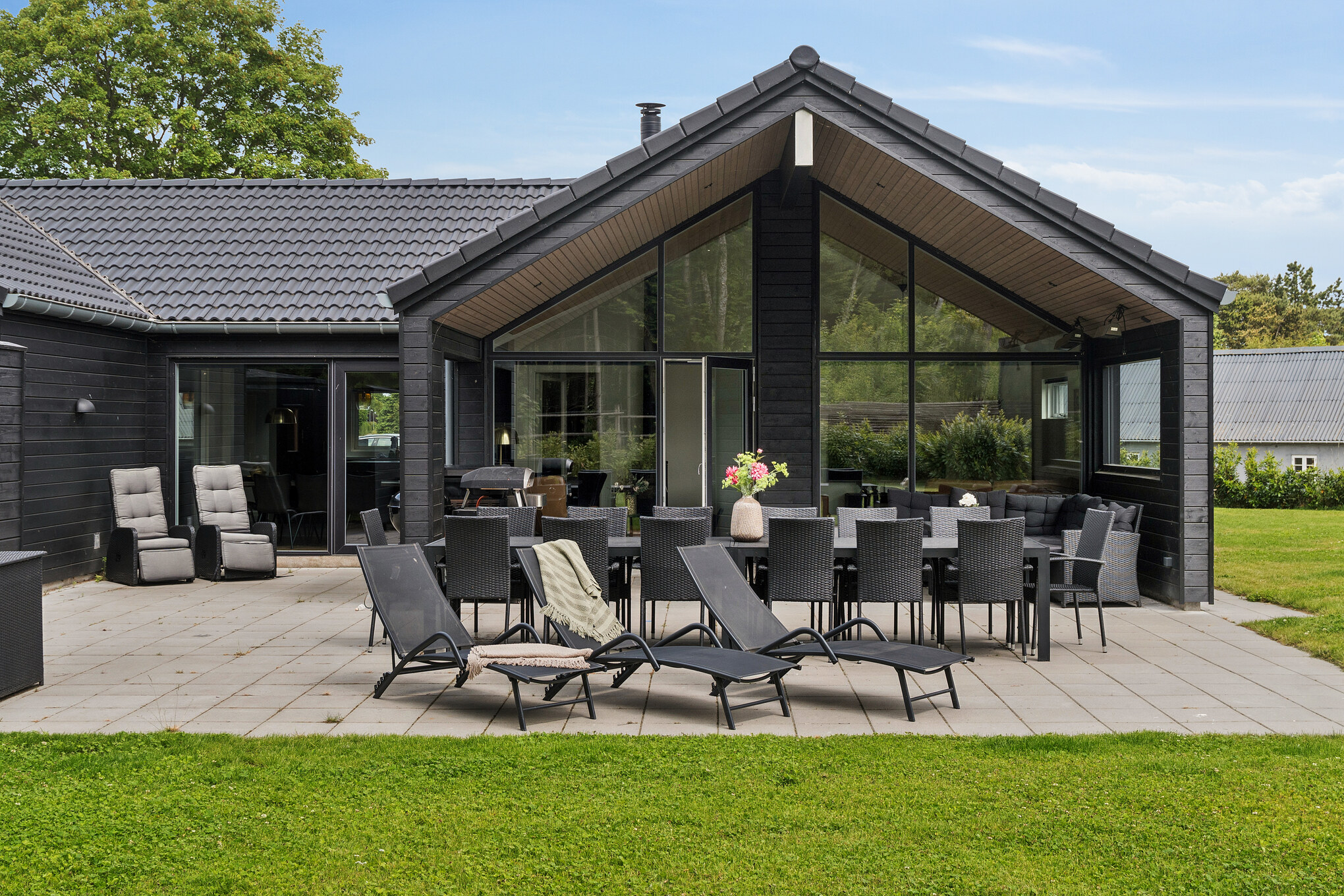 Luksushus nr. 584 har en dejlig terrasse med gode havemøbler til 14 personer.