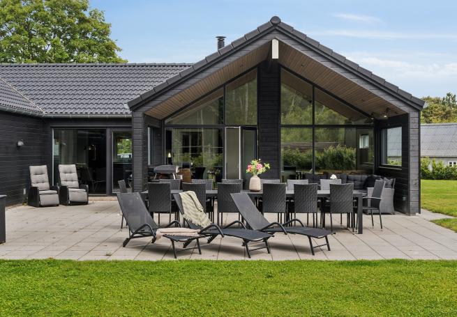 Luksushus nr. 584 har en dejlig terrasse med gode havemøbler til 14 personer.