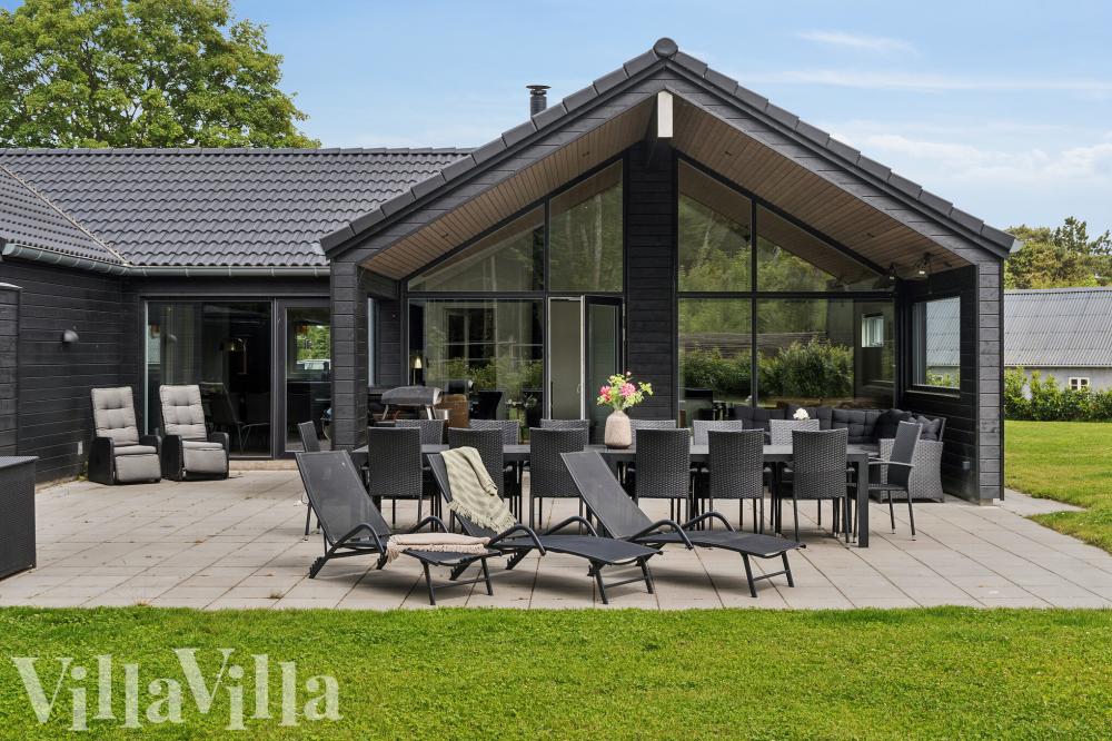 Luksushus nr. 584 har en dejlig terrasse med gode havemøbler til 14 personer.