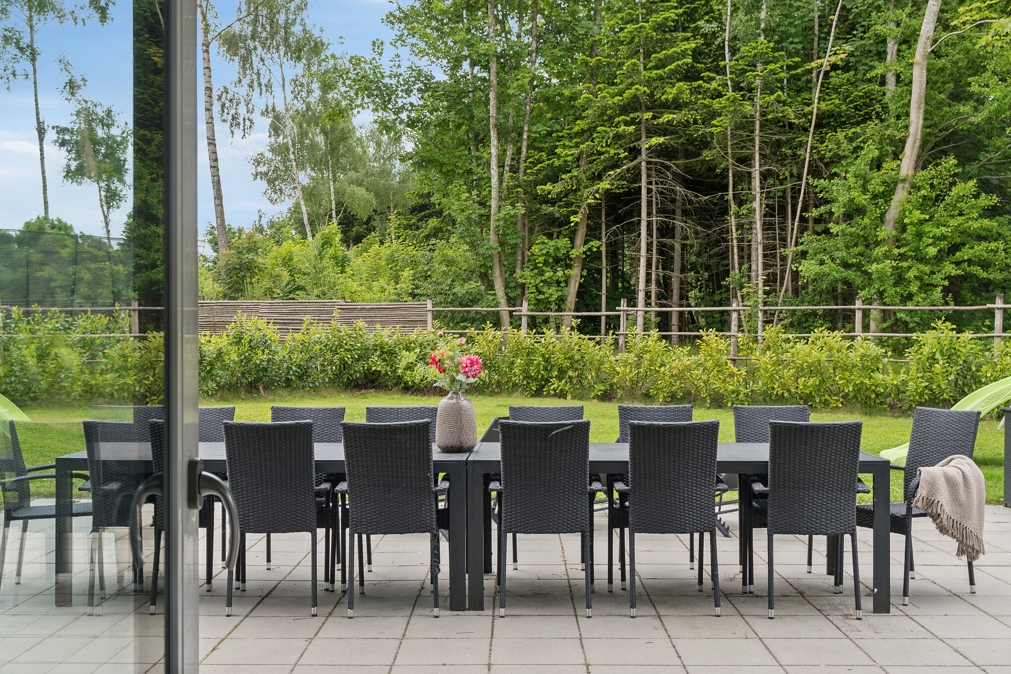 Nyd en grillaften på terrassen i luksushus nr. 584 i Nordsjælland