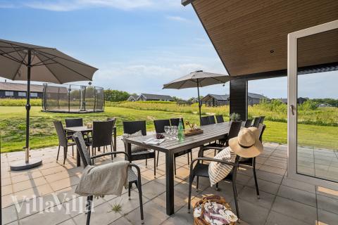 Stor terrasse ved luksushus nr. 631 i Sydjylland.