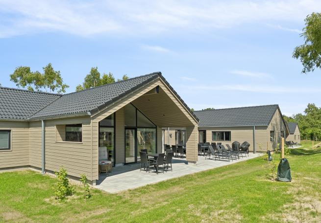 Dette skønne poolhus nr. 807 med plads til 26 personer ligger i Østjylland
