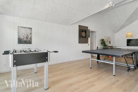 Dyst i sommerhusets aktivitetsrum, når I besøger luksushus nr. 807 i Østjylland.