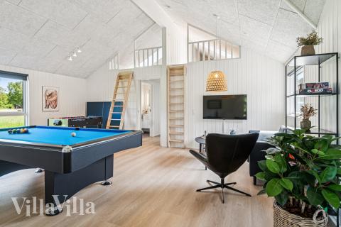 Aktivitetsrum i luksushus nr. 685 med 5 soveværelser og plads til 14 personer.