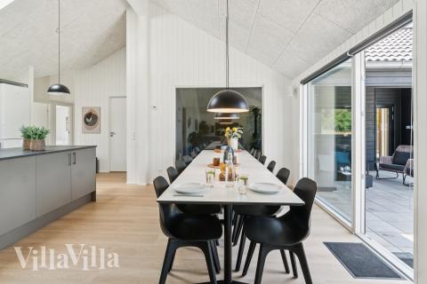 Det store lyse opholdrum i luksushus nr. 685 til 14.