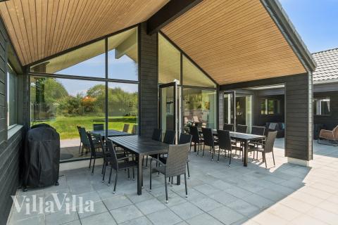 Luksushus nr. 685 har en dejlig terrasse med gode havemøbler til 14 personer.