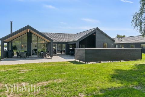 Flot sommerhus nr. 685 med god plads til op til 14 personer