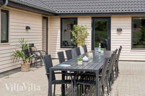 Luksushus nr. 455 har en dejlig terrasse med gode havemøbler til 20 personer.