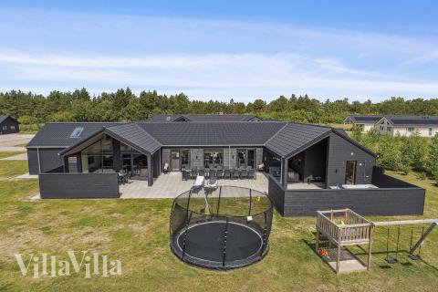 Dette skønne poolhus nr. 608 med plads til 26 personer ligger i Vestjylland