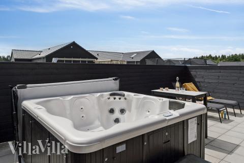 Nyd varmen i spaen i luksushus nr. 608 i Vestjylland