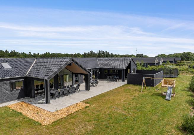 Dette skønne poolhus nr. 605 med plads til 24 personer ligger i Vestjylland