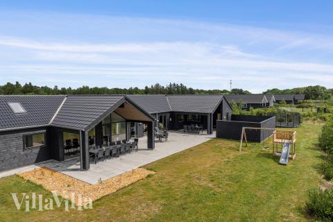 Dette skønne poolhus nr. 605 med plads til 24 personer ligger i Vestjylland