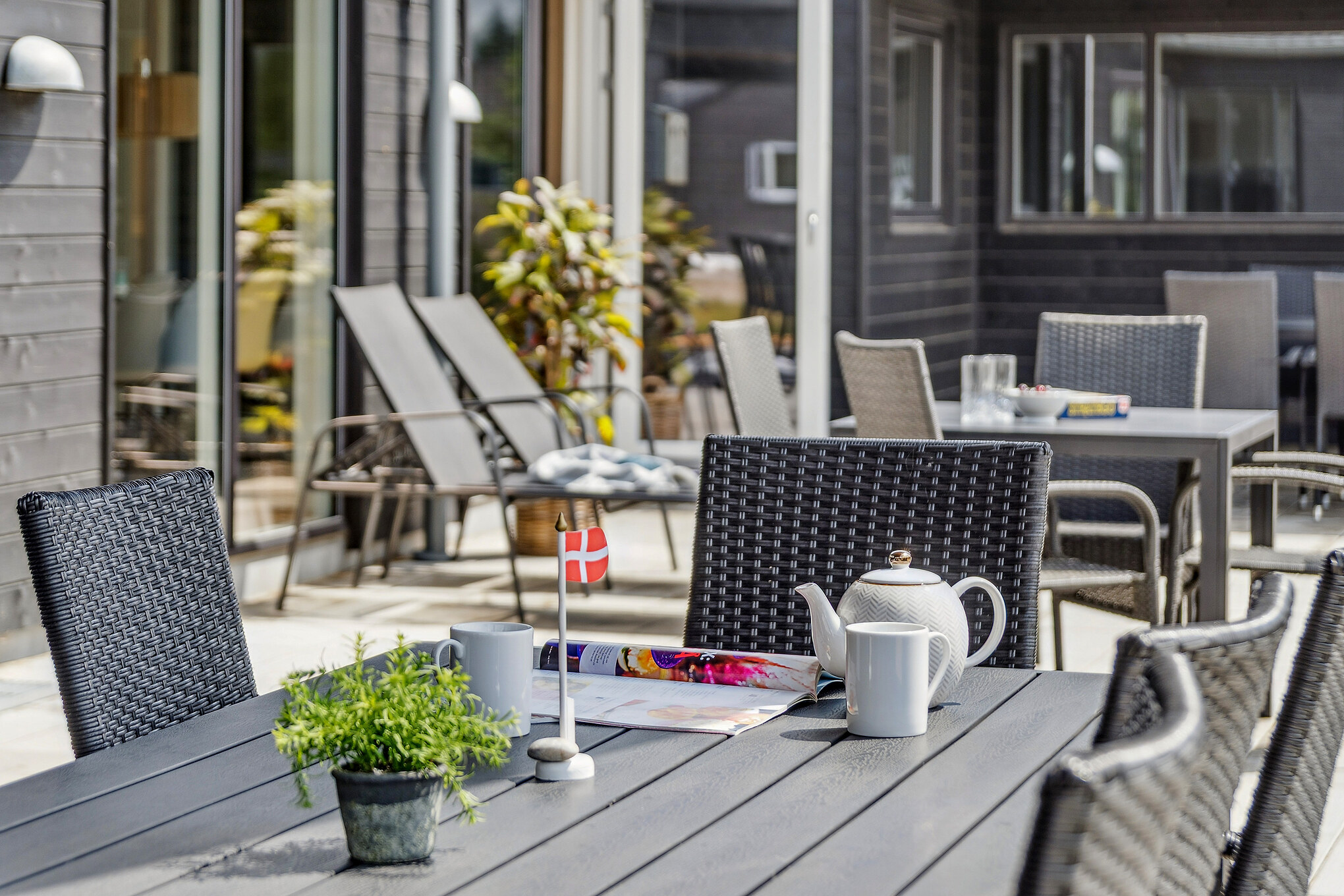 Nyd en grillaften på terrassen i luksushus nr. 605 i Vestjylland