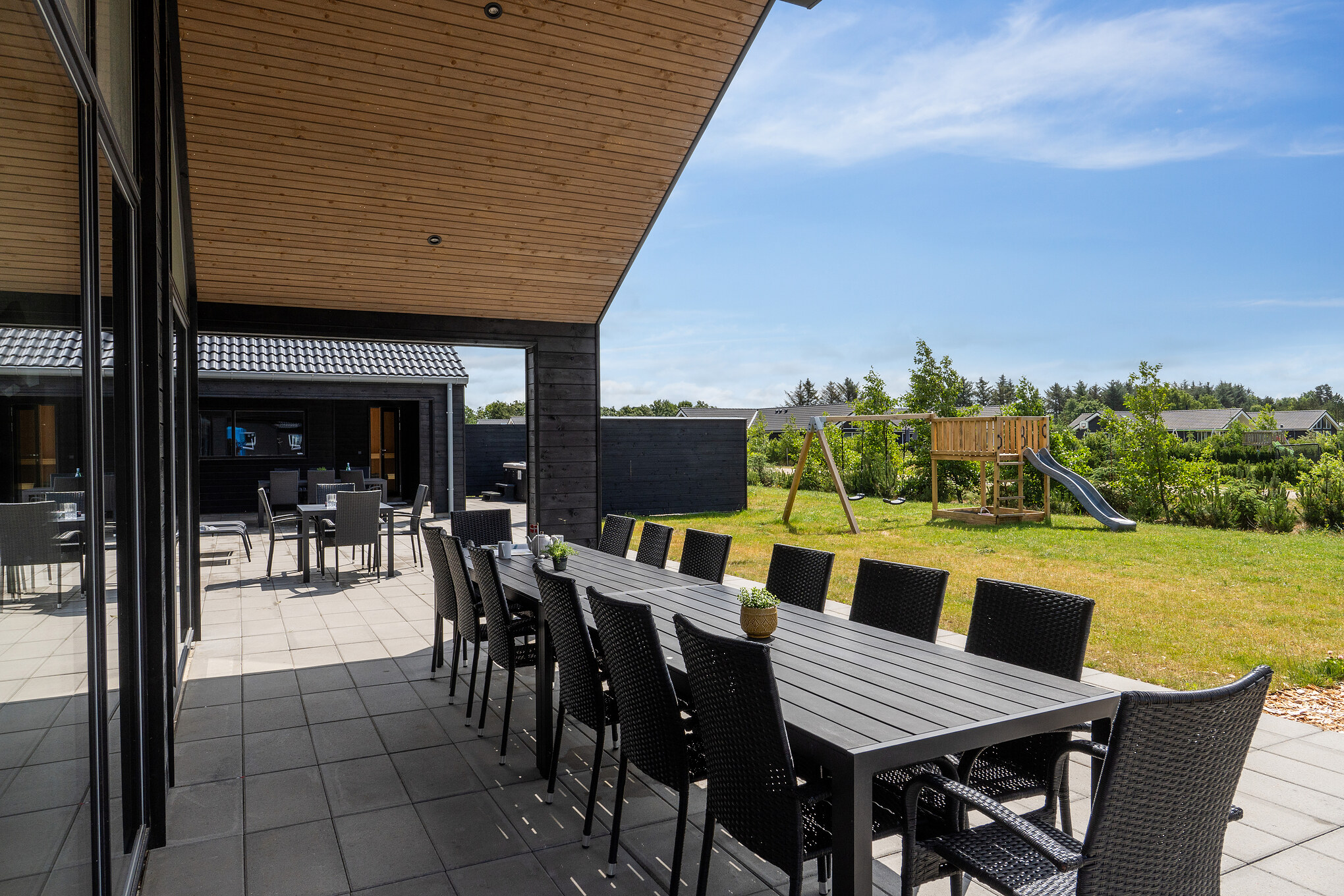 Stor terrasse ved luksushus nr. 605 i Vestjylland.