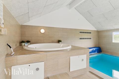 Nyd varmen i spaen i luksushus nr. 268 i Østjylland