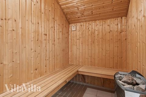 Nyd varmen i saunaen i luksushus nr. 268 til 14 personer