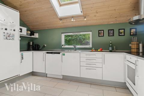 Køkkenet i luksushus nr. 268 er udstyrret, så I let kan lave mad til 14 personer.