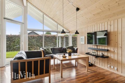 Der er mulighed for hygge i sommerhusets sofaarrangement, når I besøger luksushus nr. 268