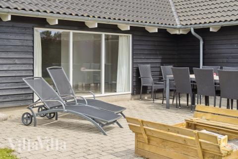 Luksushus nr. 268 har en dejlig terrasse med gode havemøbler til 14 personer.