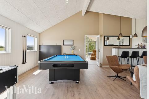 Ud over de mange timer, man kan bruge i husets pool-afdeling, så byder luksushus 667 også på billard/bordtennis og dart