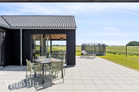 Stor terrasse ved luksushus nr. 667 i Fyn og øer.