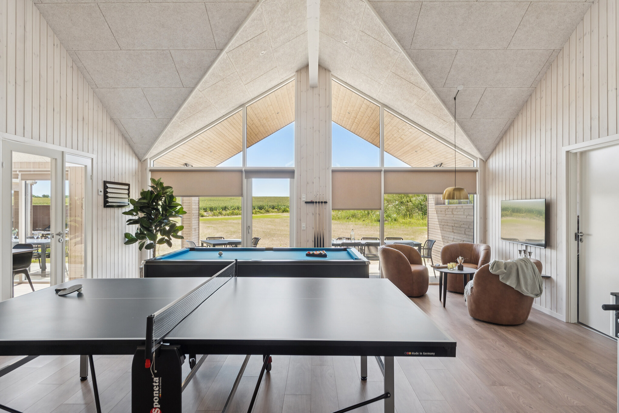 Ud over de mange timer, man kan bruge i husets pool-afdeling, så byder luksushus 671 også på billard/bordtennis og dart