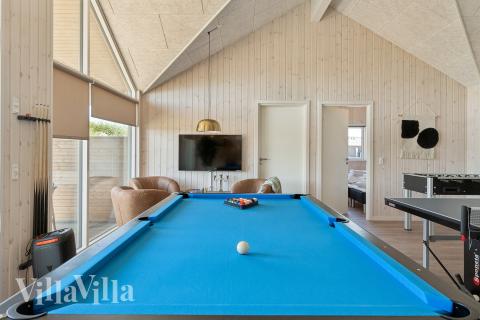 Luksushus 671 til 20 personer byder på et stort aktivitetsrum med bl.a. billard og dart