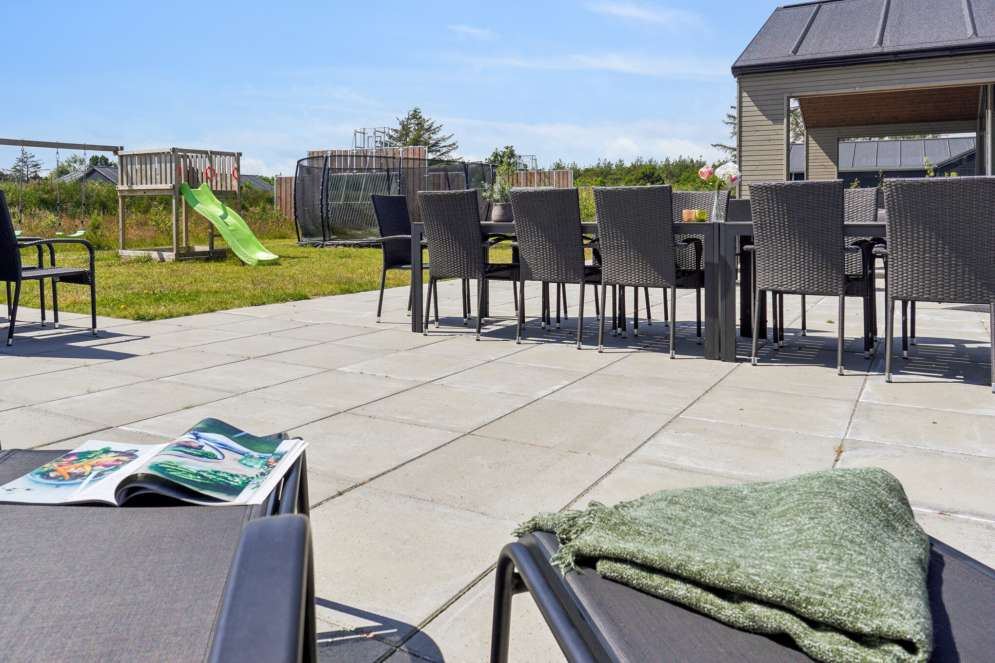 Luksushus nr. 619 har en dejlig terrasse med gode havemøbler til 30 personer.