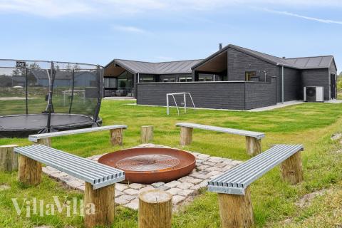 Ud over de mange timer, man kan bruge i husets pool-afdeling, så byder luksushus 652 også på mange udendørs aktiviteter