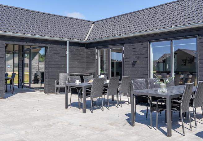 Luksushus nr. 673 har en dejlig terrasse med gode havemøbler til 20 personer.